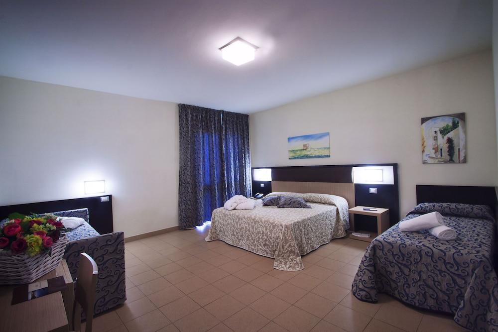 Riva Marina Resort - Cdshotels Каровіньйо Екстер'єр фото