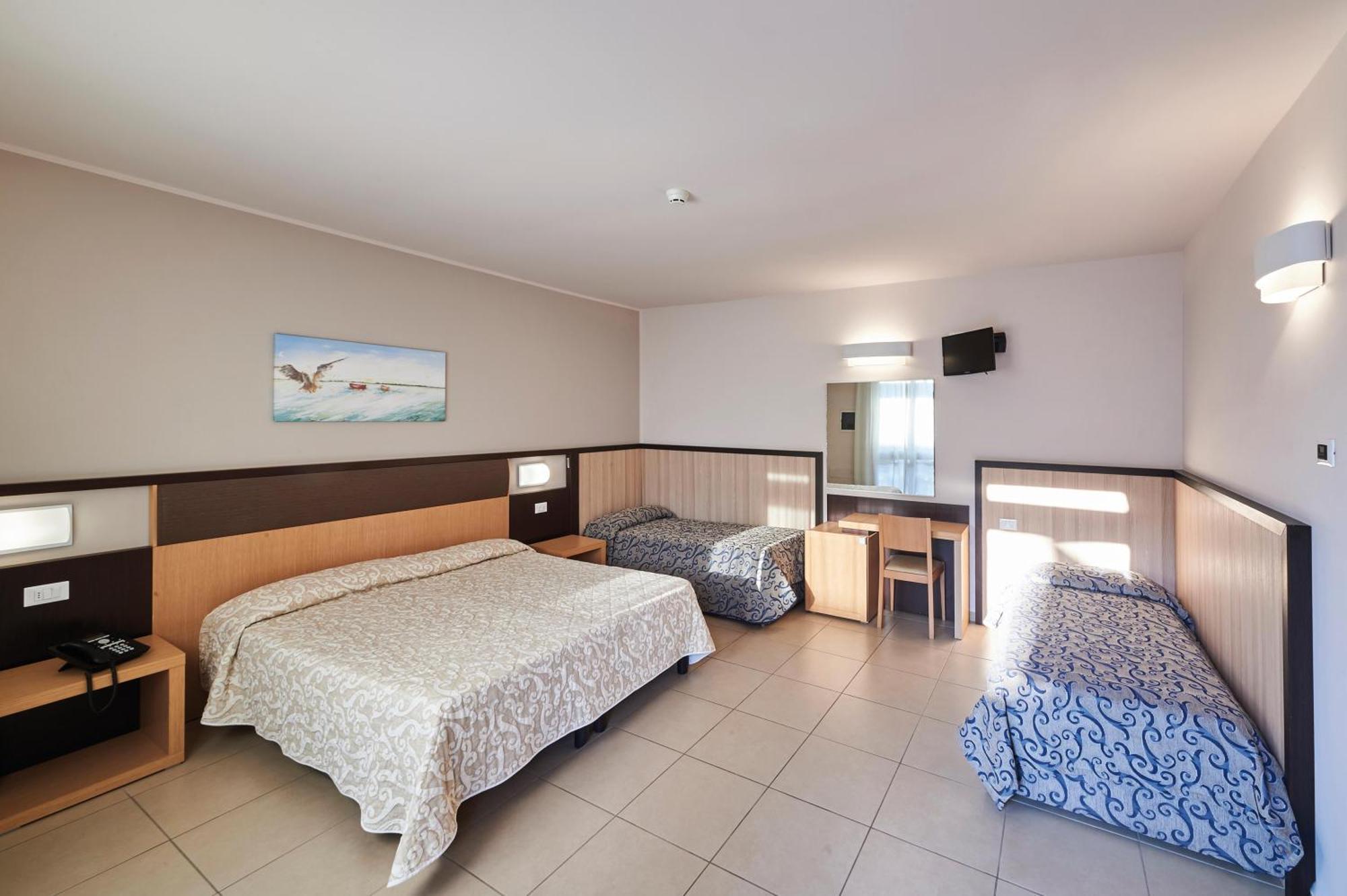 Riva Marina Resort - Cdshotels Каровіньйо Екстер'єр фото