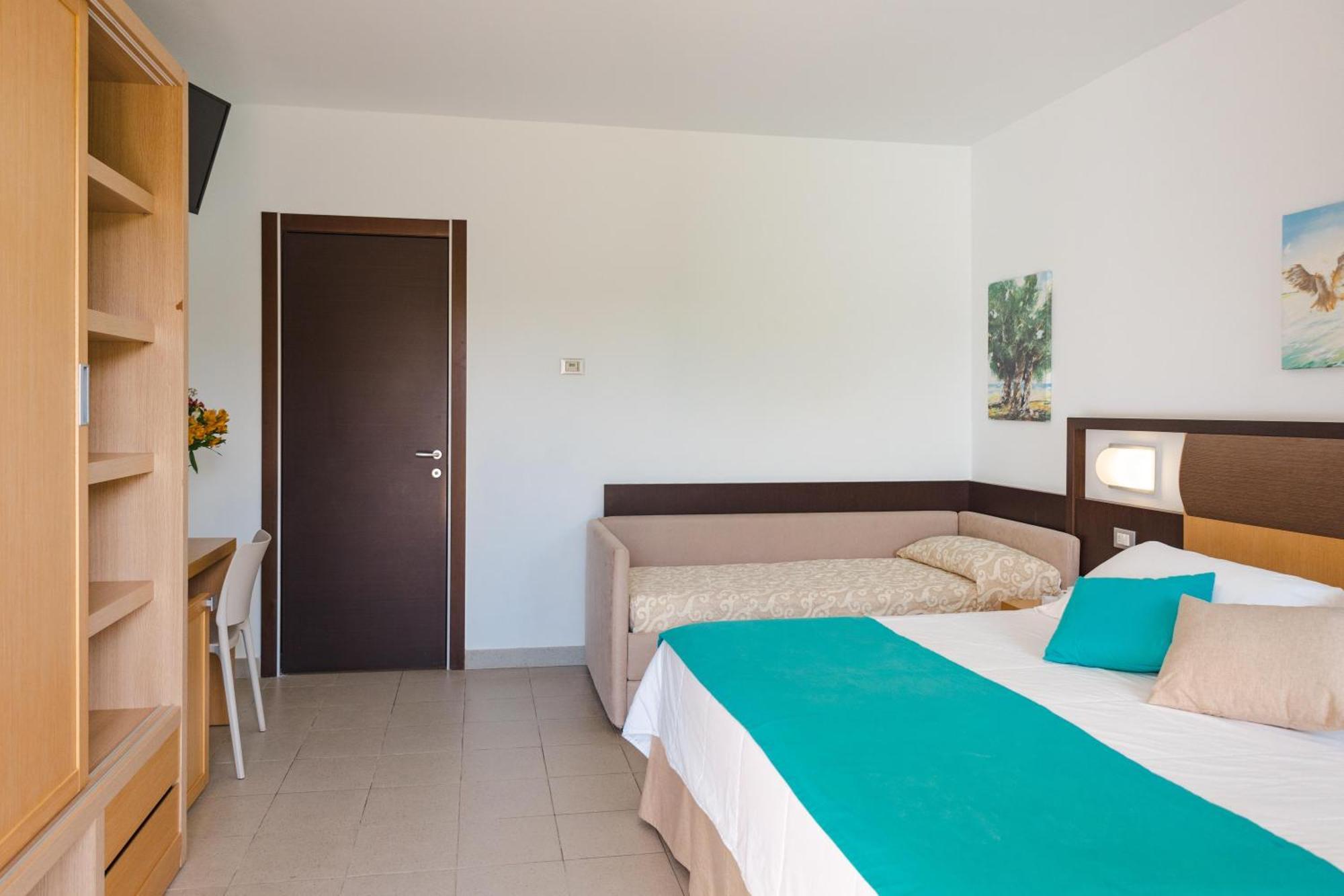 Riva Marina Resort - Cdshotels Каровіньйо Екстер'єр фото
