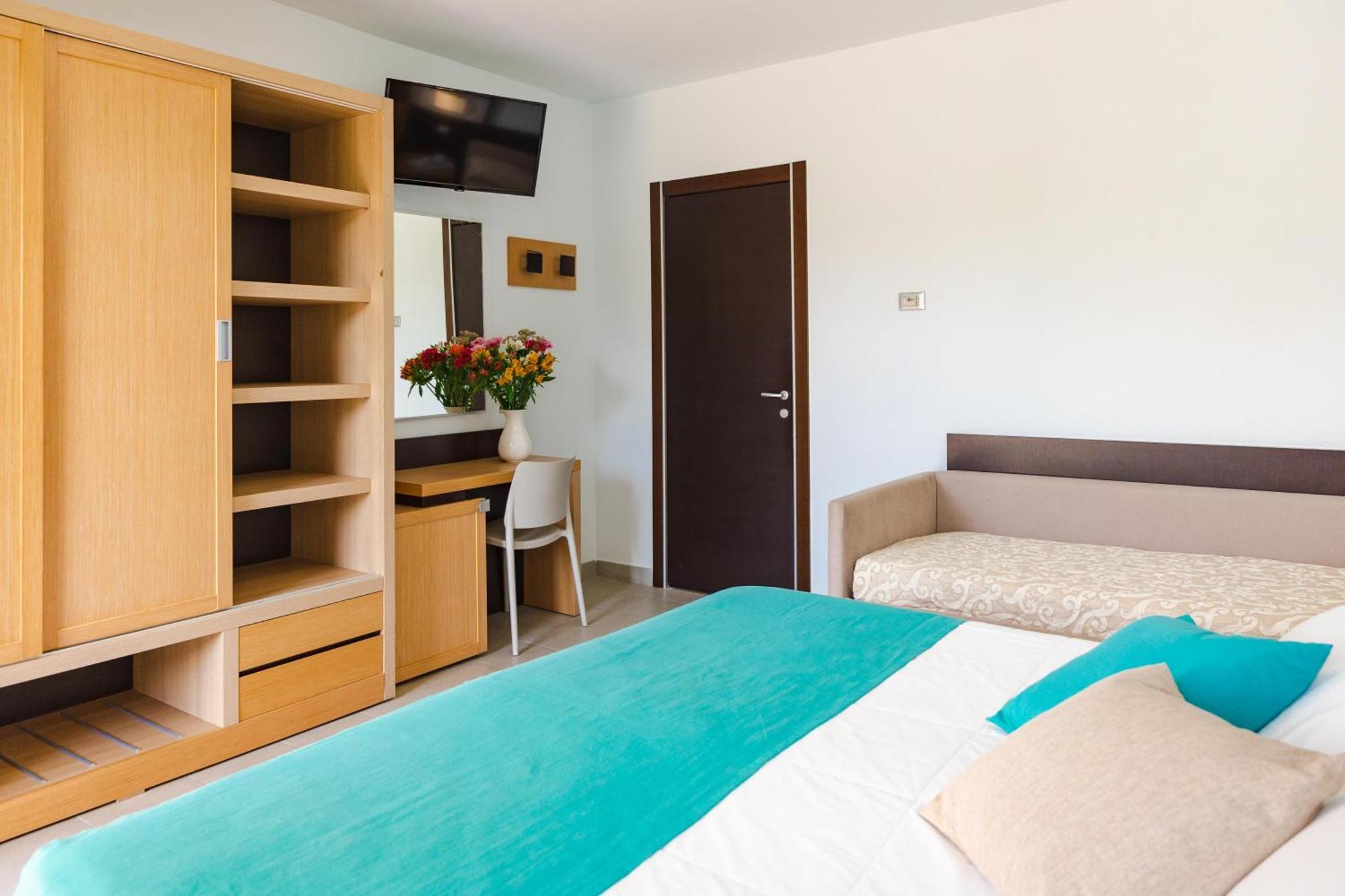 Riva Marina Resort - Cdshotels Каровіньйо Екстер'єр фото