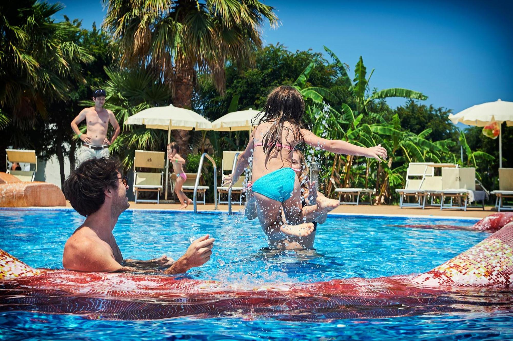 Riva Marina Resort - Cdshotels Каровіньйо Екстер'єр фото